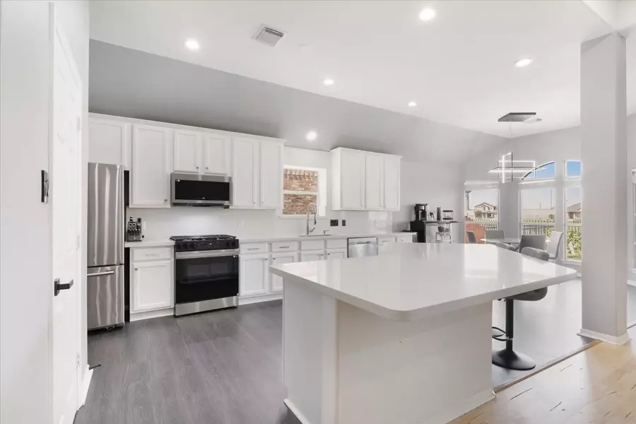 14 Mira Loma DR, Manvel, TX 77578