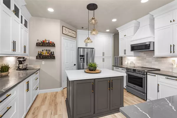 3829 Evergreen WAY, Montgomery, TX 77356