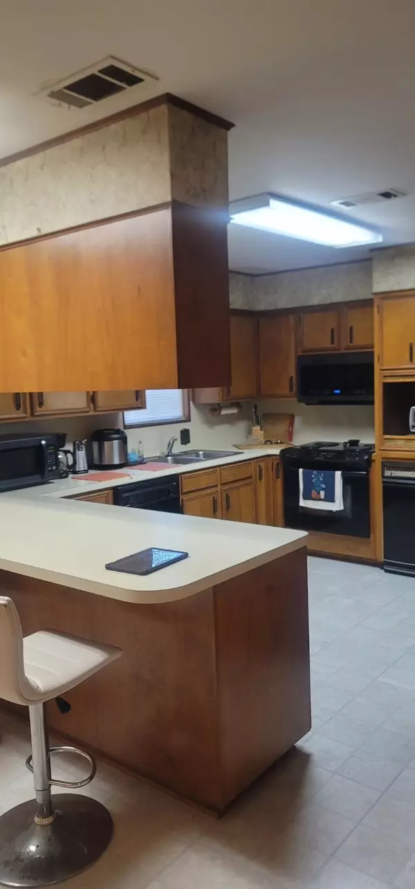 Nederland, TX 77627,1608 Avenue H