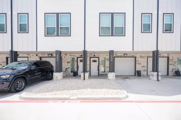 2519 Washington ST #204b, Waller, TX 77484