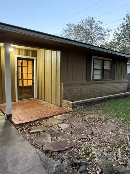 2305 Linwood LN, Bay City, TX 77414