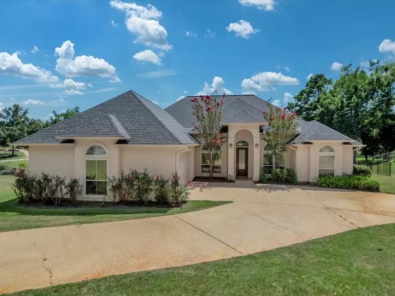 300 Spring Creek DR, Nacogdoches, TX 75965