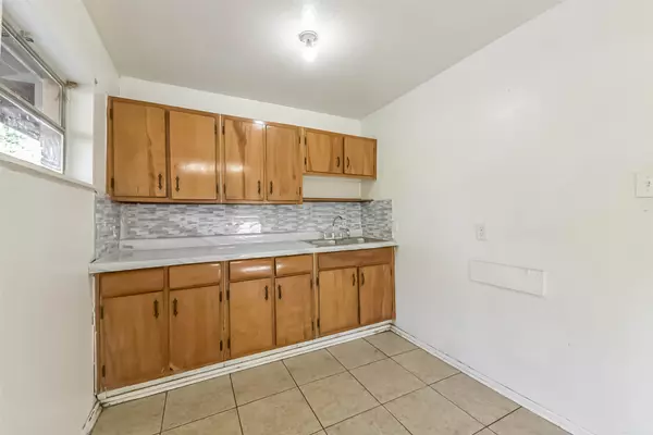 Pasadena, TX 77502,2115 Dewberry LN