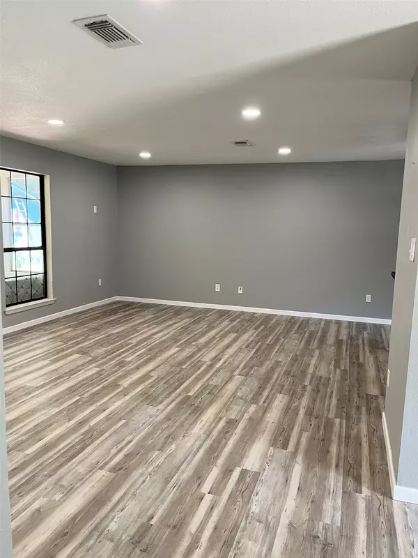 Village Mills, TX 77663,909 Wildwood