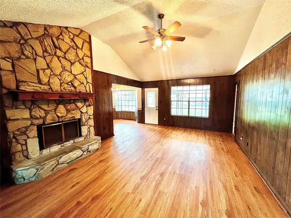 Lake Jackson, TX 77566,304 S Yaupon ST