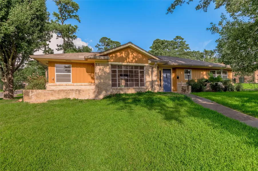 2001 Avenue Q, Huntsville, TX 77340
