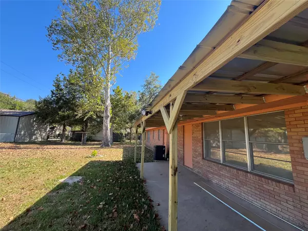 Columbus, TX 78934,106 Jane DR