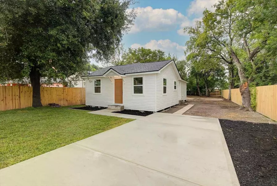 2805 2nd AVE N, Texas City, TX 77590