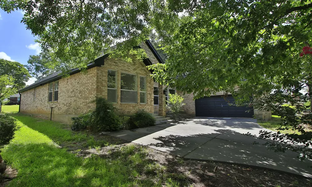 7086 Kingston Cove LN, Willis, TX 77318