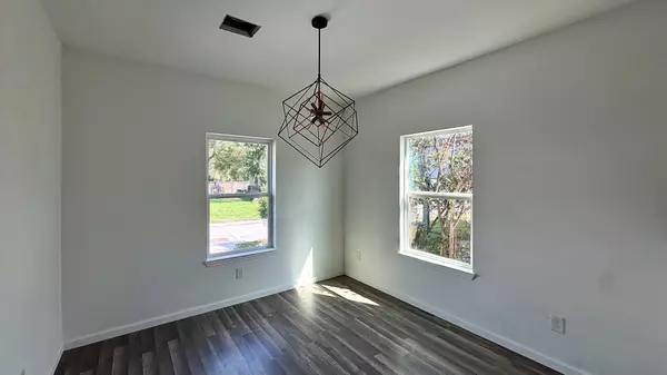 Baytown, TX 77520,322 W Nazro ST