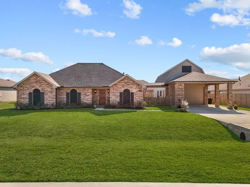 2111 Gilbert RD, Dickinson, TX 77539