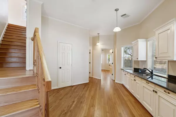 Houston, TX 77007,3201 White Oak DR