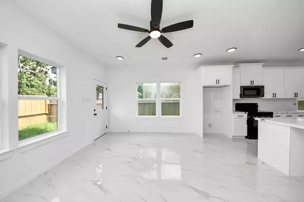 Houston, TX 77051,8023 Brandon ST