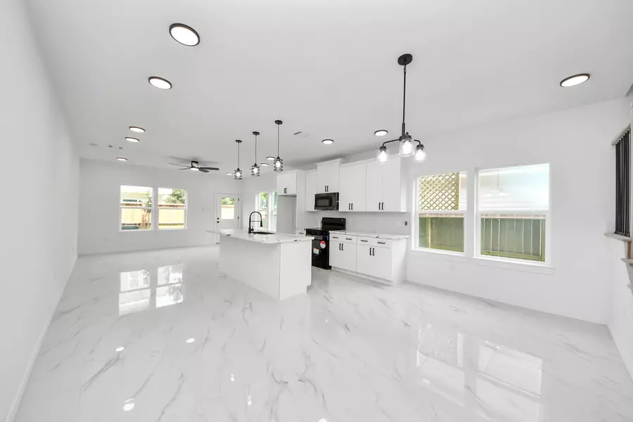 8023 Brandon ST, Houston, TX 77051