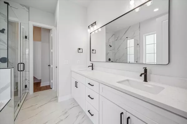 Houston, TX 77008,1037 17th ST