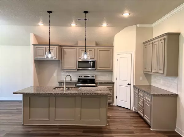 Angleton, TX 77515,1027 S Anderson ST