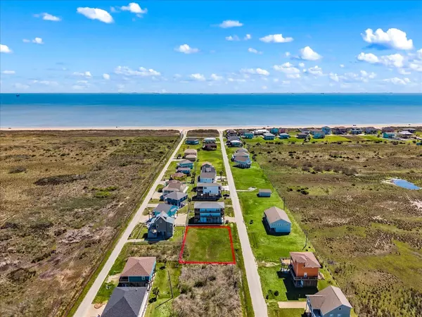 938 Melody LN, Crystal Beach, TX 77650