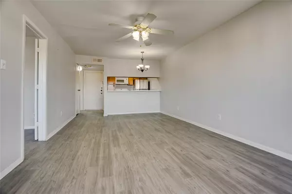 Houston, TX 77042,3015 Walnut Bend LN #35