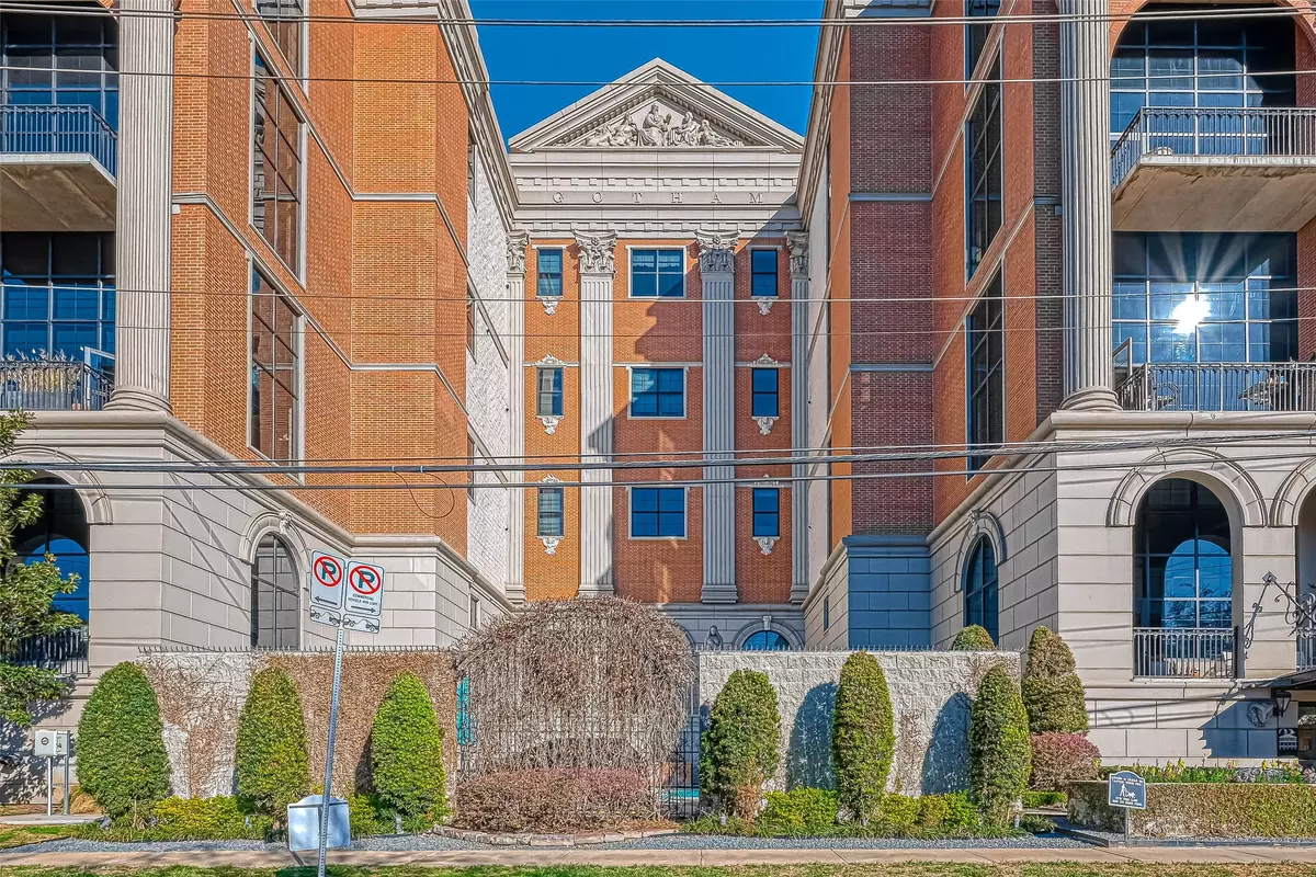 Houston, TX 77019,1025 S Shepherd DR #209