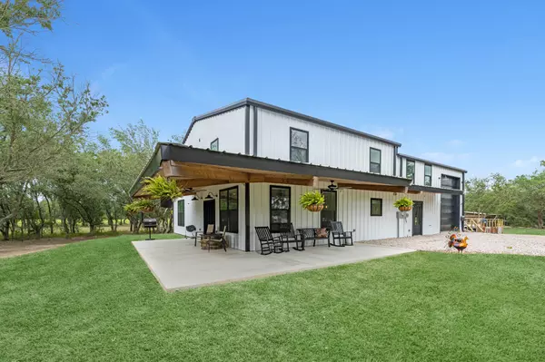 4439 W Bayshore RD, Anahuac, TX 77514
