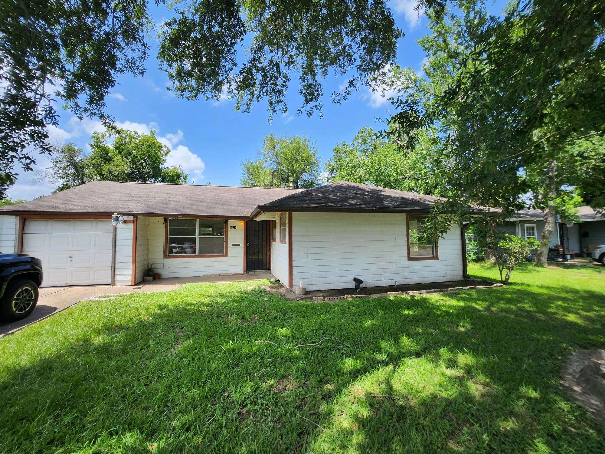 5535 Flamingo DR, Houston, TX 77033