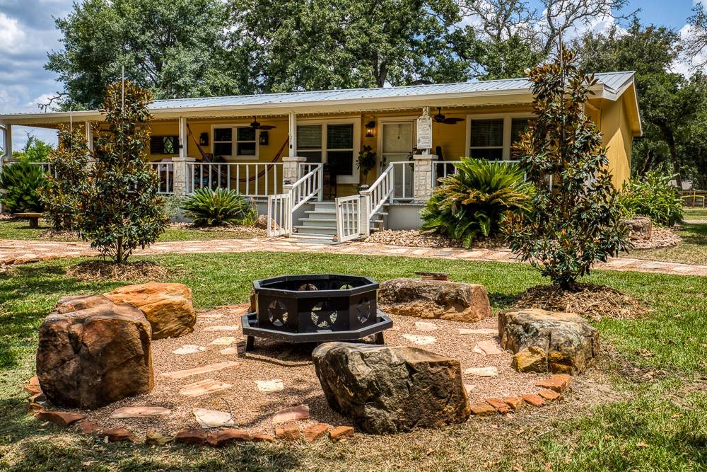 35730 Tompkins RD, Hempstead, TX 77445