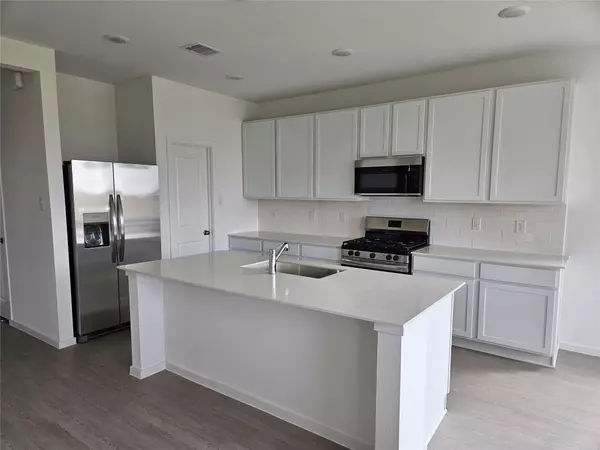 9314 Vendace DR, Baytown, TX 77521