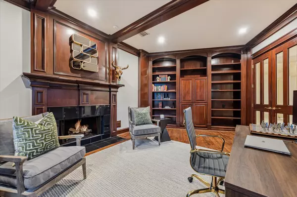 Houston, TX 77063,918 Huntington CV