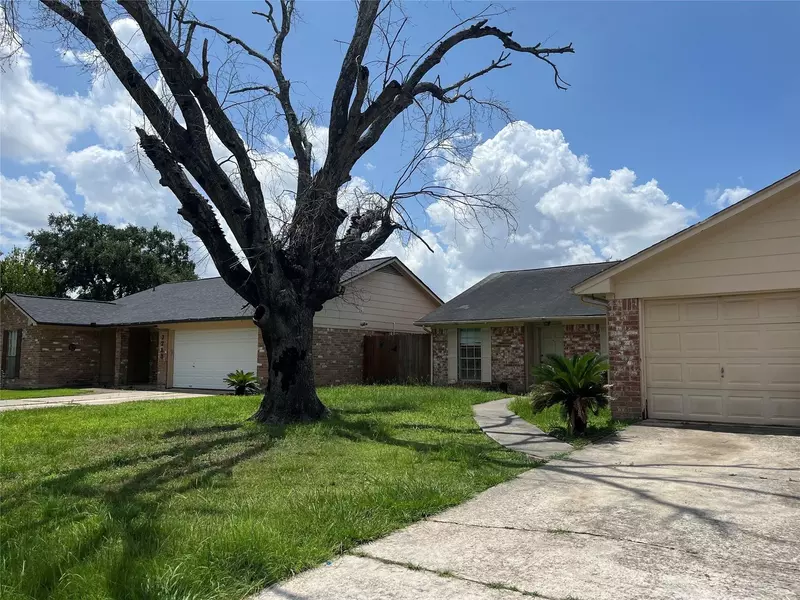 7727 Log Hollow DR, Houston, TX 77040