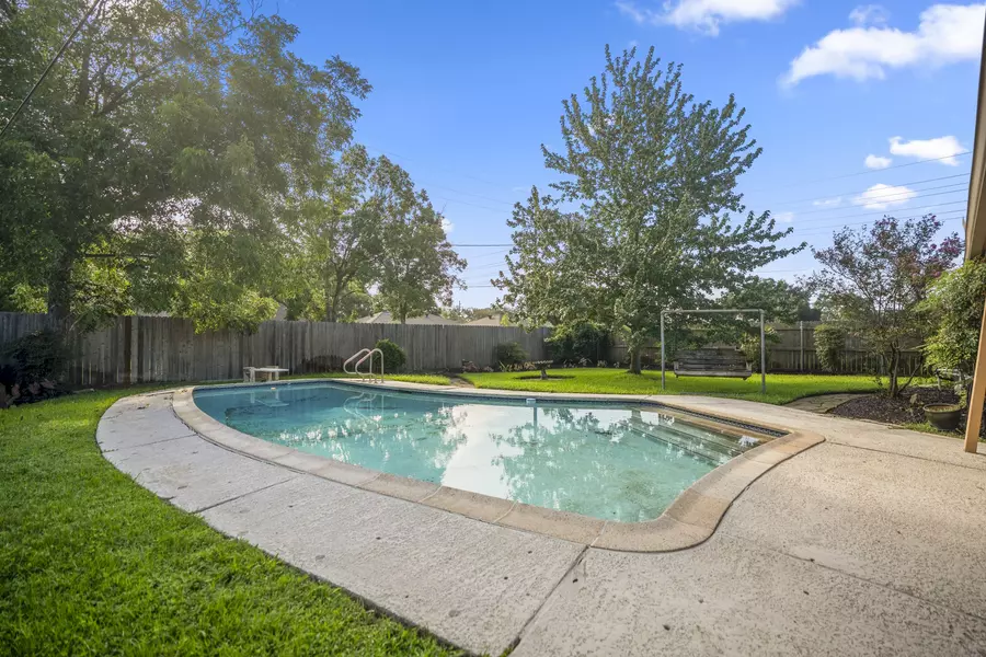 810 Aster ST, Katy, TX 77493