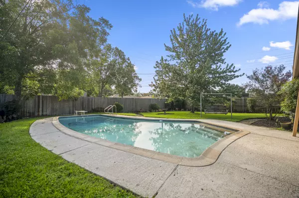 810 Aster ST, Katy, TX 77493