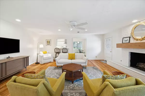 Houston, TX 77042,10050 Locke LN