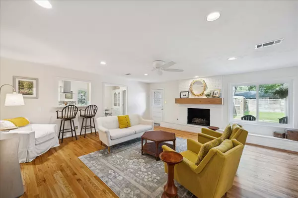 Houston, TX 77042,10050 Locke LN