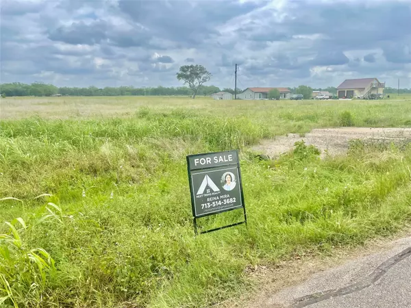 271 Sabinal ST, Boling, TX 77420
