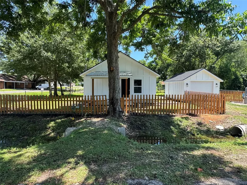 4301 Peck ST, Santa Fe, TX 77517