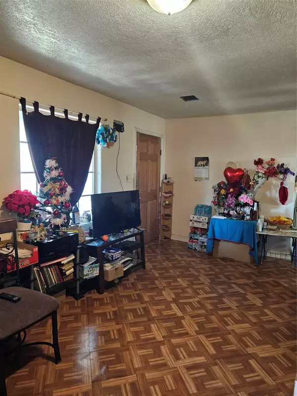 Houston, TX 77028,8610 Tremont ST