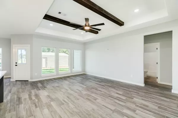 Clute, TX 77531,815 W Kyle RD