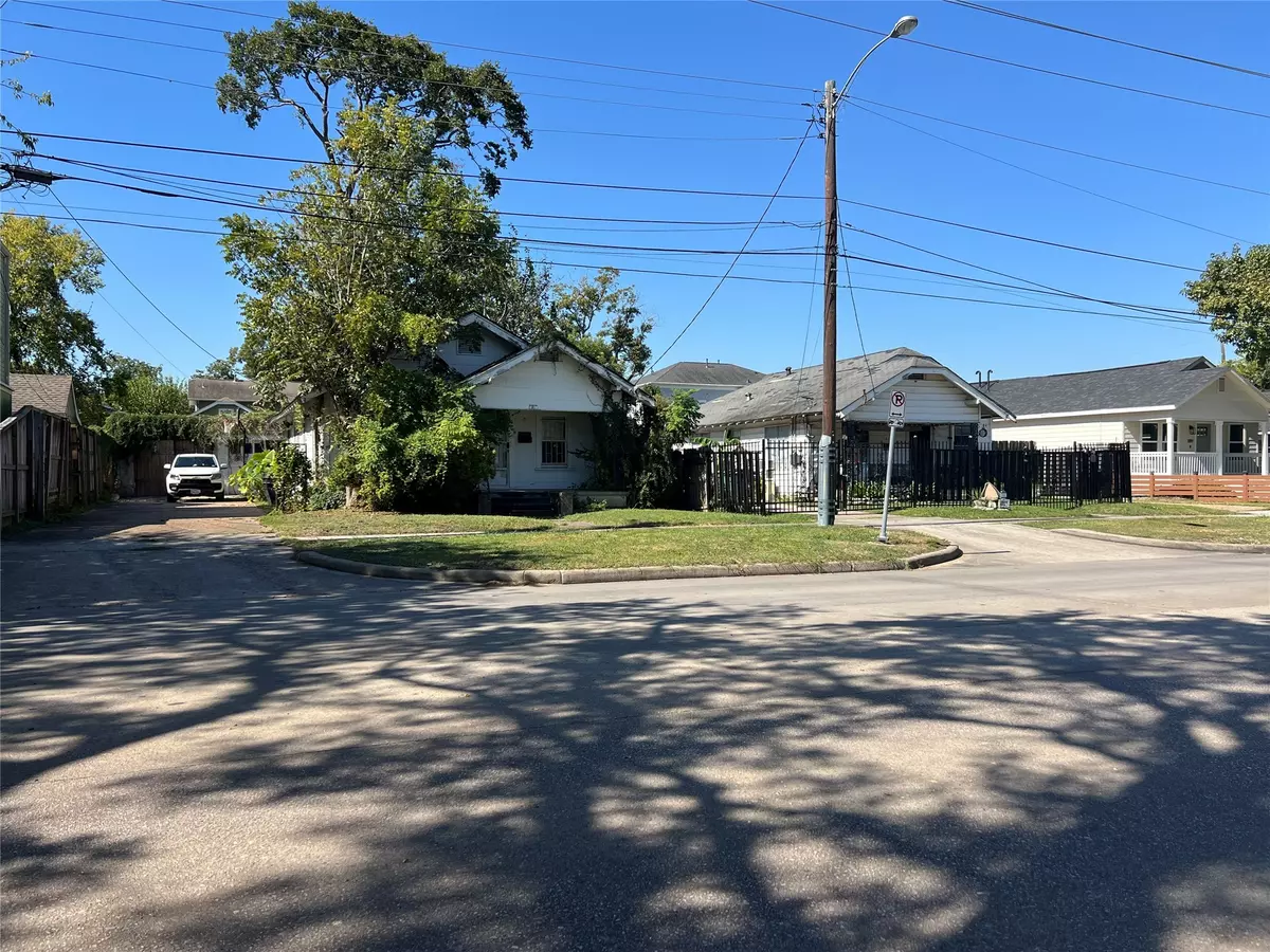 Houston, TX 77008,1811 & 1815 Studewood ST