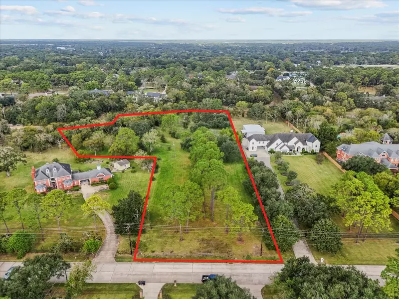 912 Falling Leaf DR, Friendswood, TX 77546