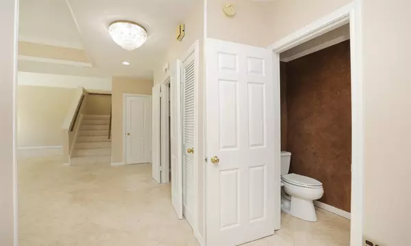 Houston, TX 77057,6000 Sugar Hill DR #9