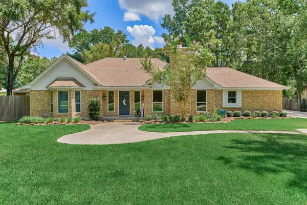 8 Wind River CT, Conroe, TX 77384