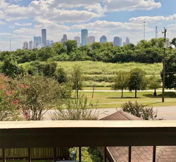 Houston, TX 77009,1860 White Oak DR #373