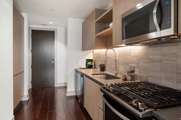 Houston, TX 77004,5280 Caroline Street #2202