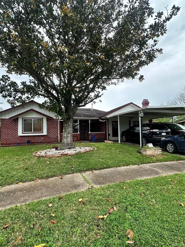 1221 E Dartmouth LN, Deer Park, TX 77536