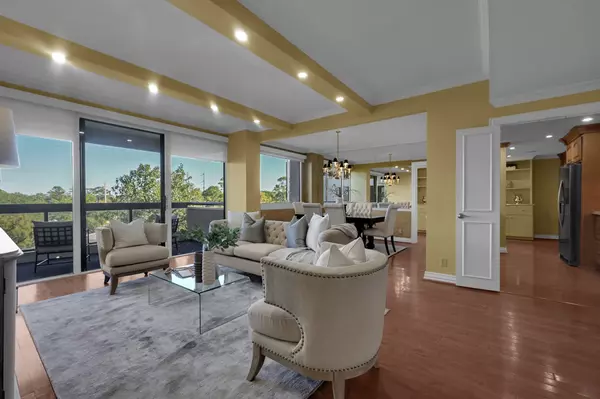 49 Briar Hollow LN #504, Houston, TX 77027