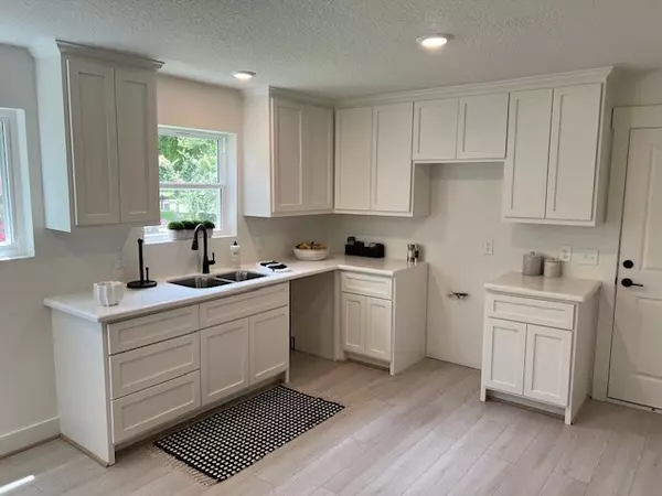 Angleton, TX 77515,309 Bert ST