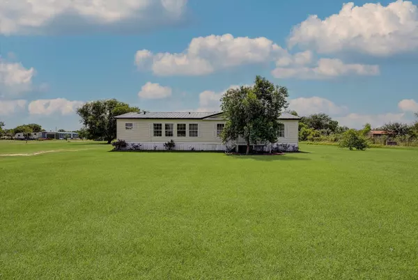 86 County Road 6050, Dayton, TX 77535