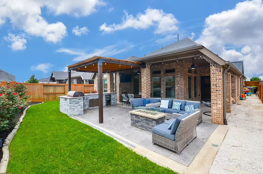 4515 Primrose Valley LN, Fulshear, TX 77441