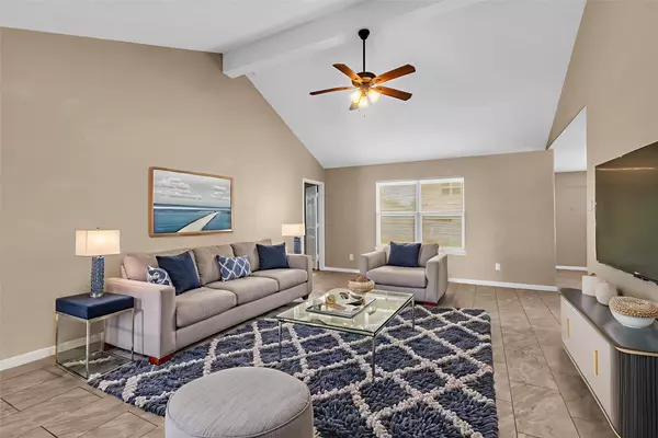 804 Indigo Springs LN, La Marque, TX 77568