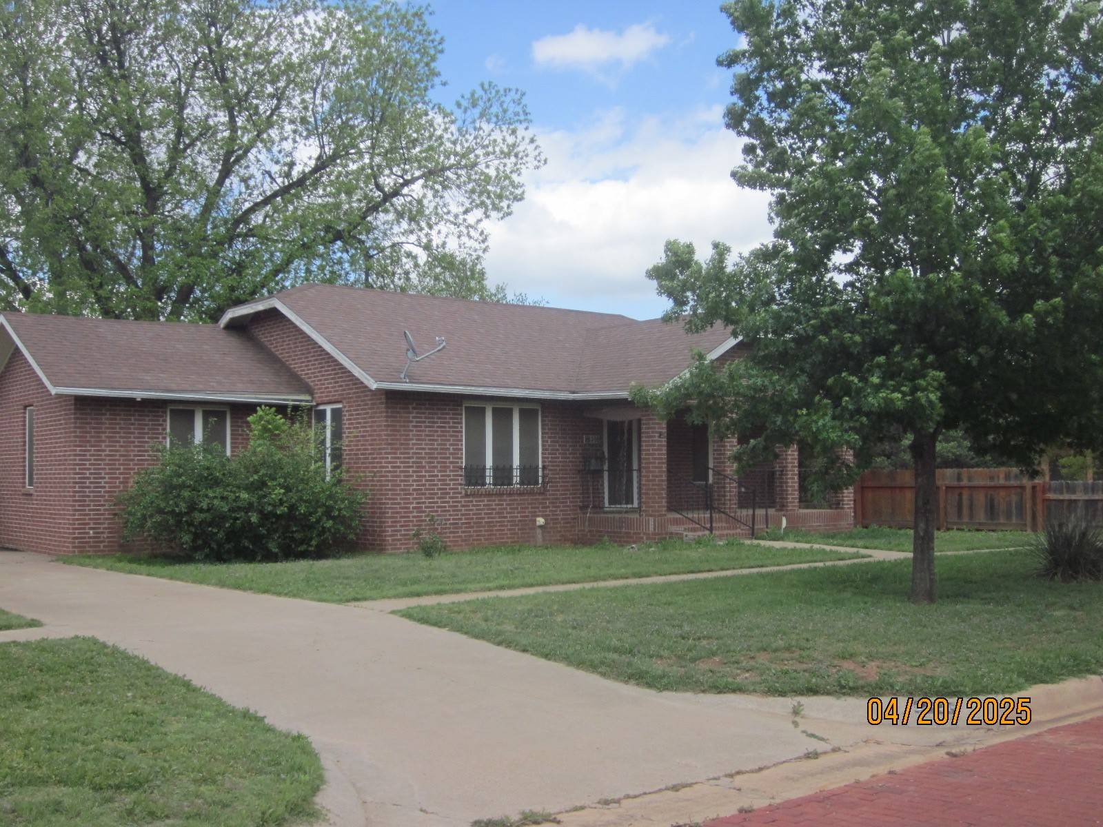 406 Avenue G NW, Childress, TX 79201